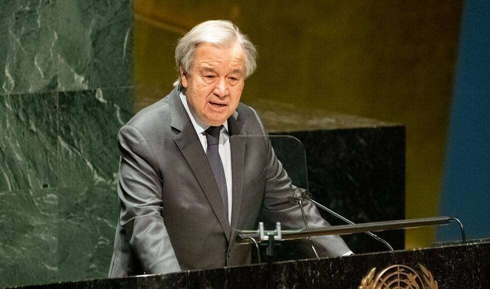 António Guterres talar om kriget i Ukraina inför FN:s generalförsamling den 28 februari 2022. Foto: UN Photo/Evan Schneider.